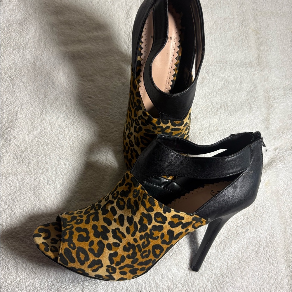 Shoe Dazzle Brown and Black Ankle Booties with Leopard Print
